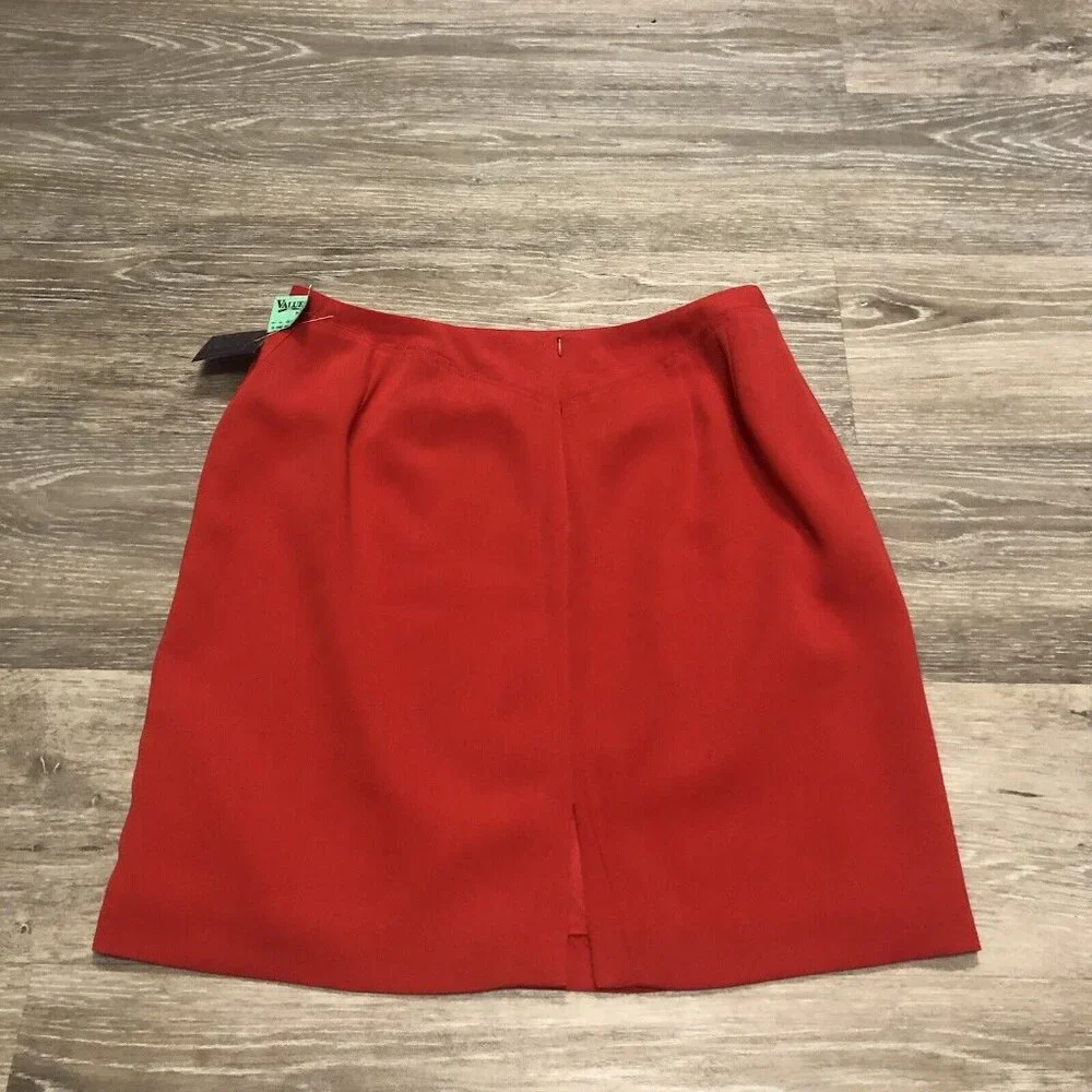 Harve Benard Woman's Pencil Skirt Red Size 12P Lined Back Zipper and Slit‎